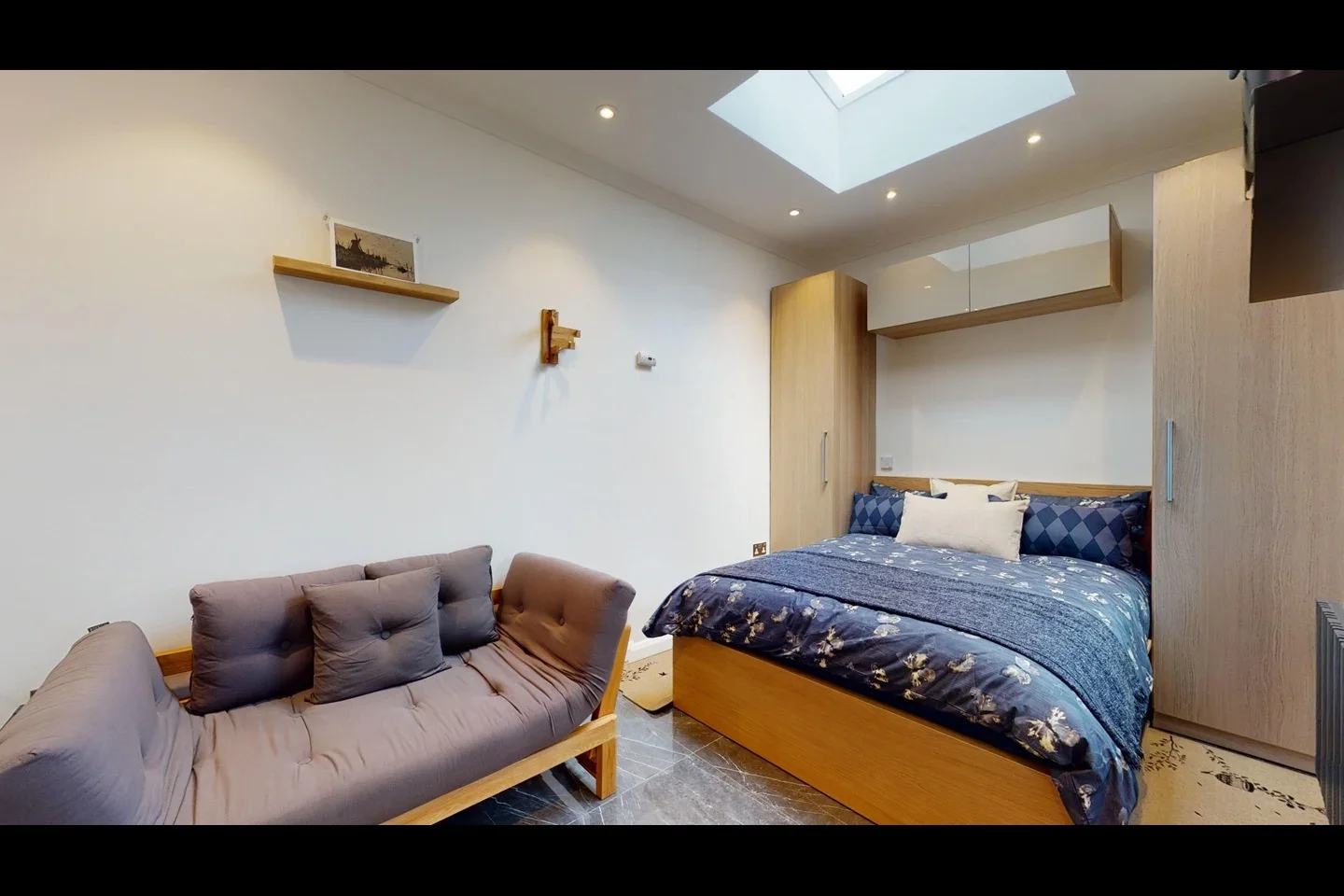 Flat Bedford Hill in Greater London