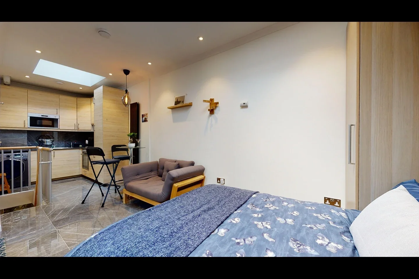 Flat Bedford Hill in Greater London