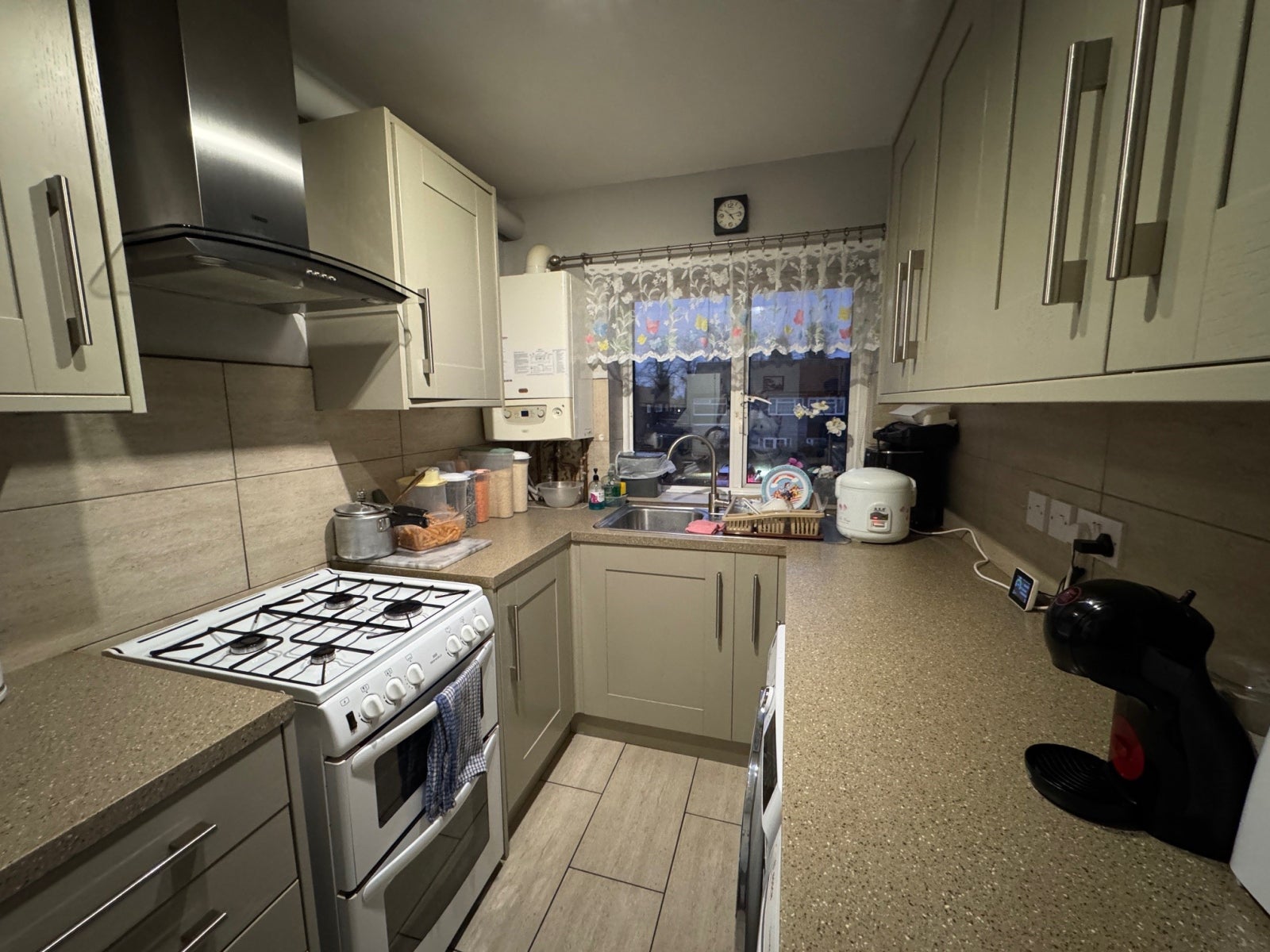 Flat Pembury Court in Greater London