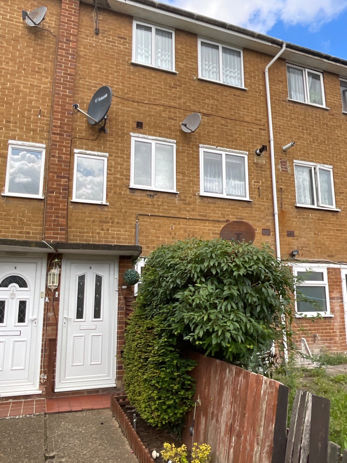 Flat Pembury Court in Greater London