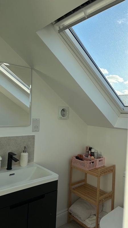 Room Selkirk Road in Greater London