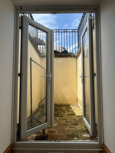 Flat Perry Vale in Greater London