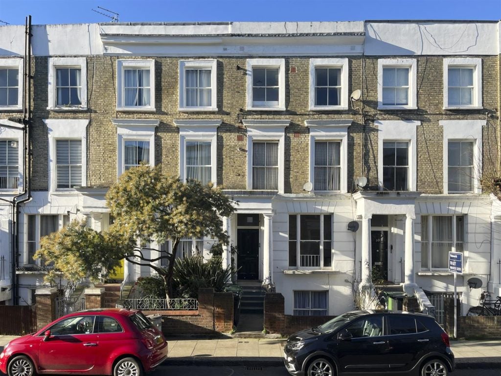 Flat Stanlake Road in Greater London