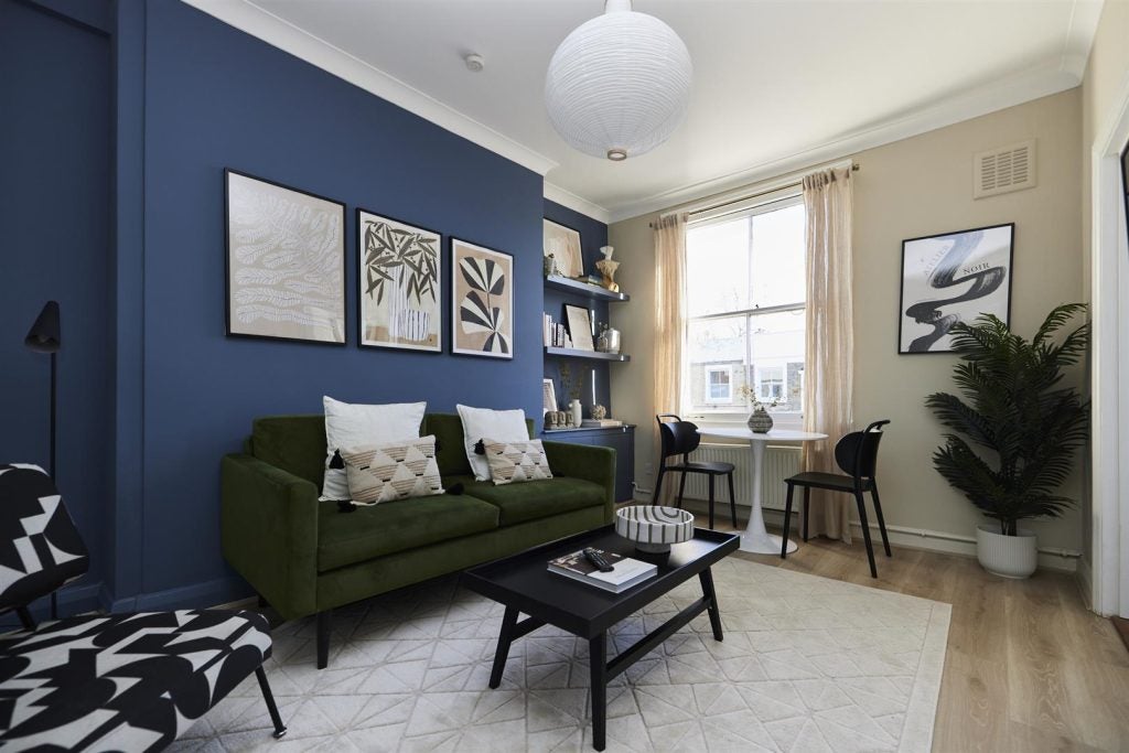 Flat Stanlake Road in Greater London