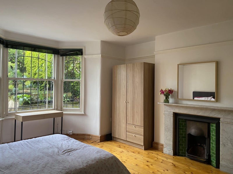 Room Geoffrey Road in Greater London