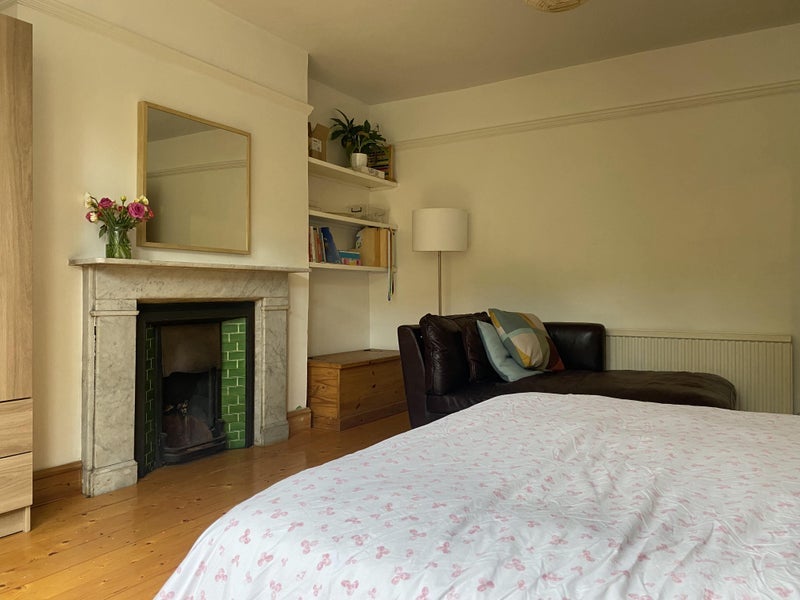 Room Geoffrey Road in Greater London