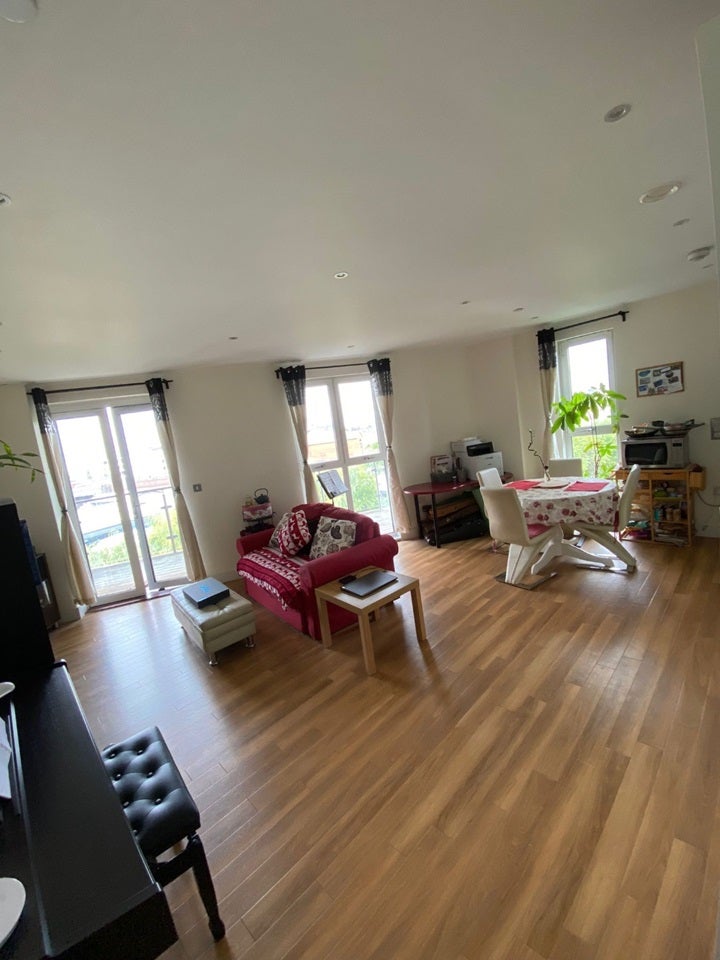 Flat Rosemont Road in Greater London