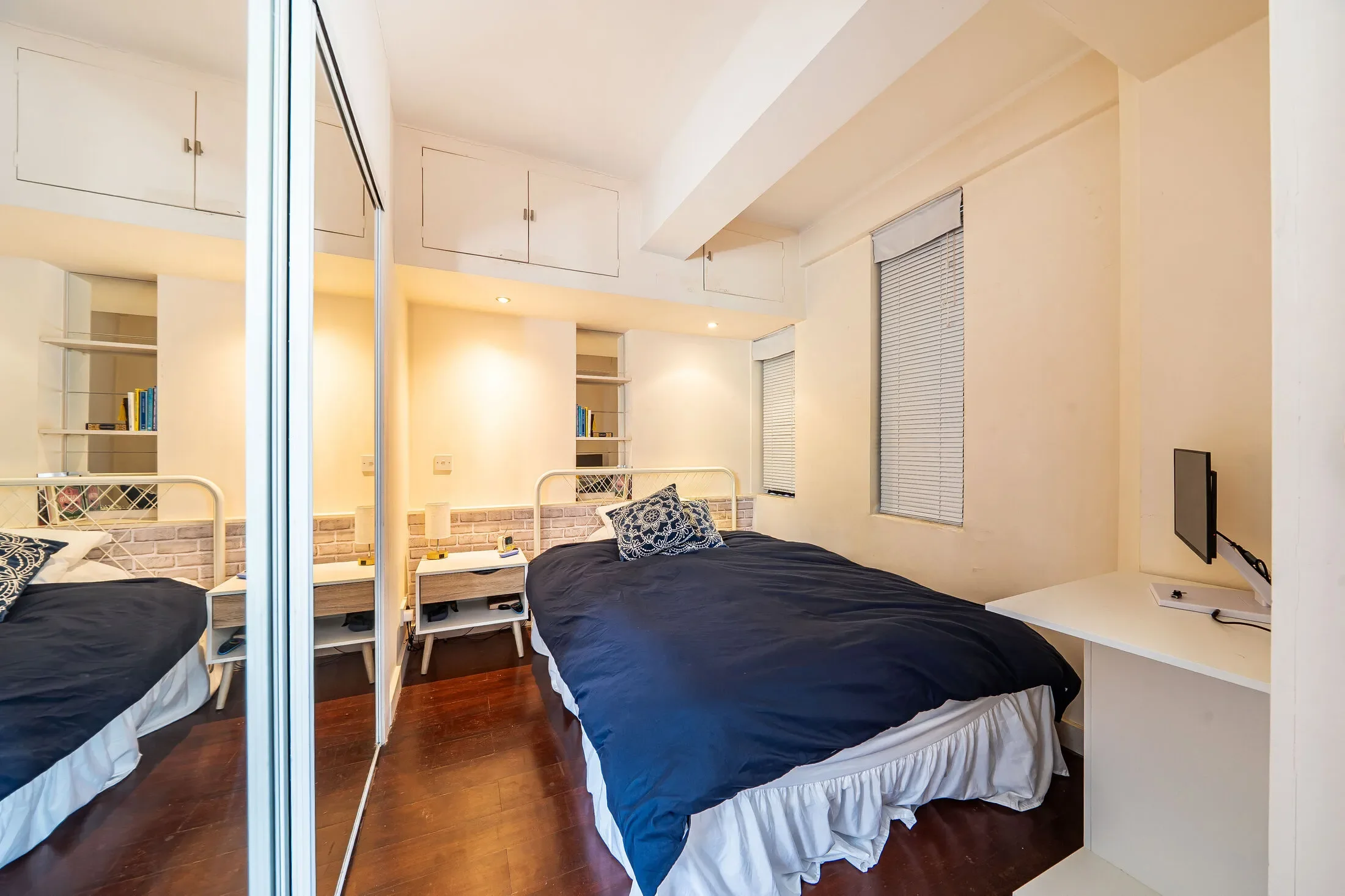 Flat Sloane Avenue in Greater London
