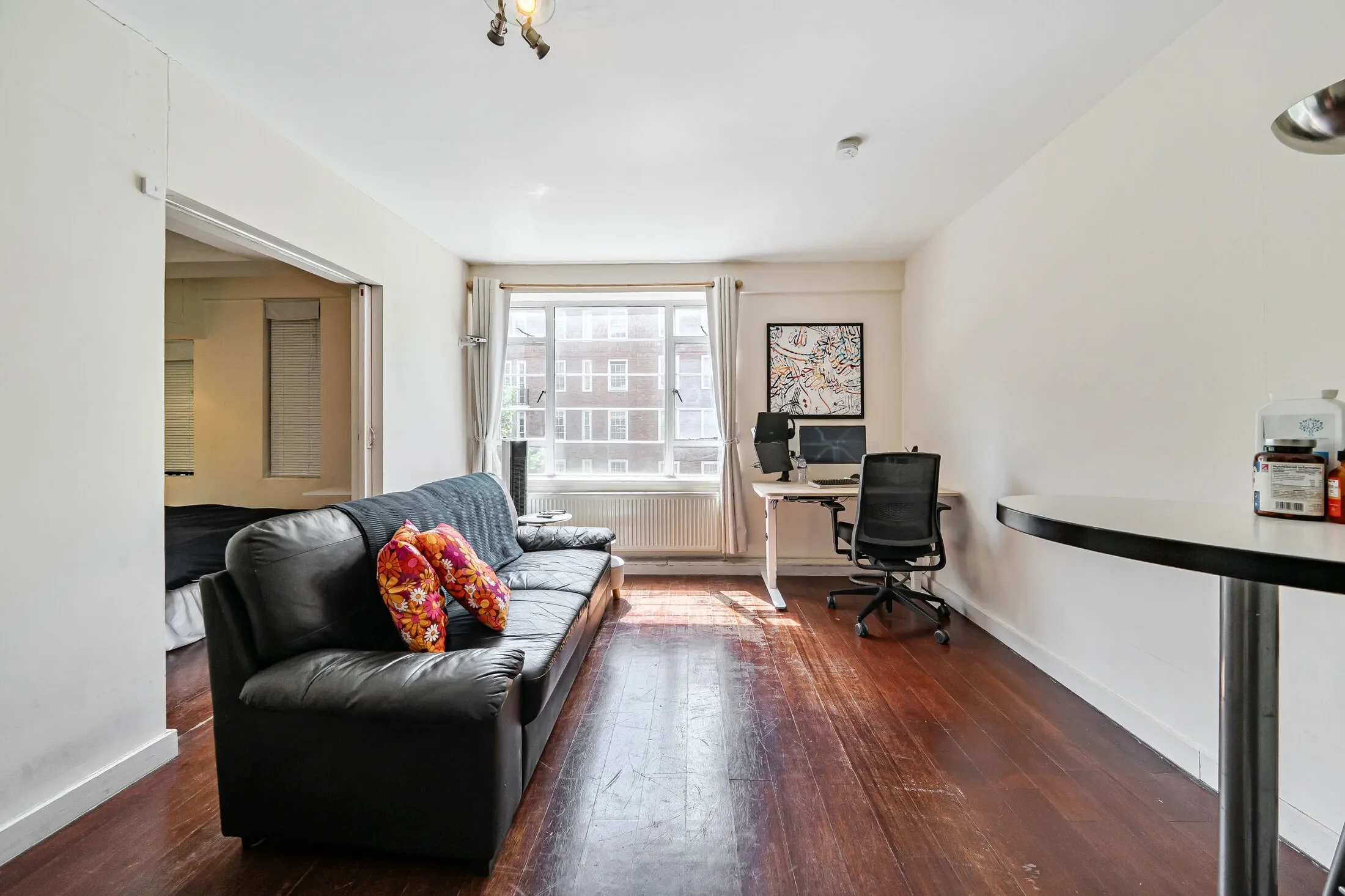 Flat Sloane Avenue in Greater London