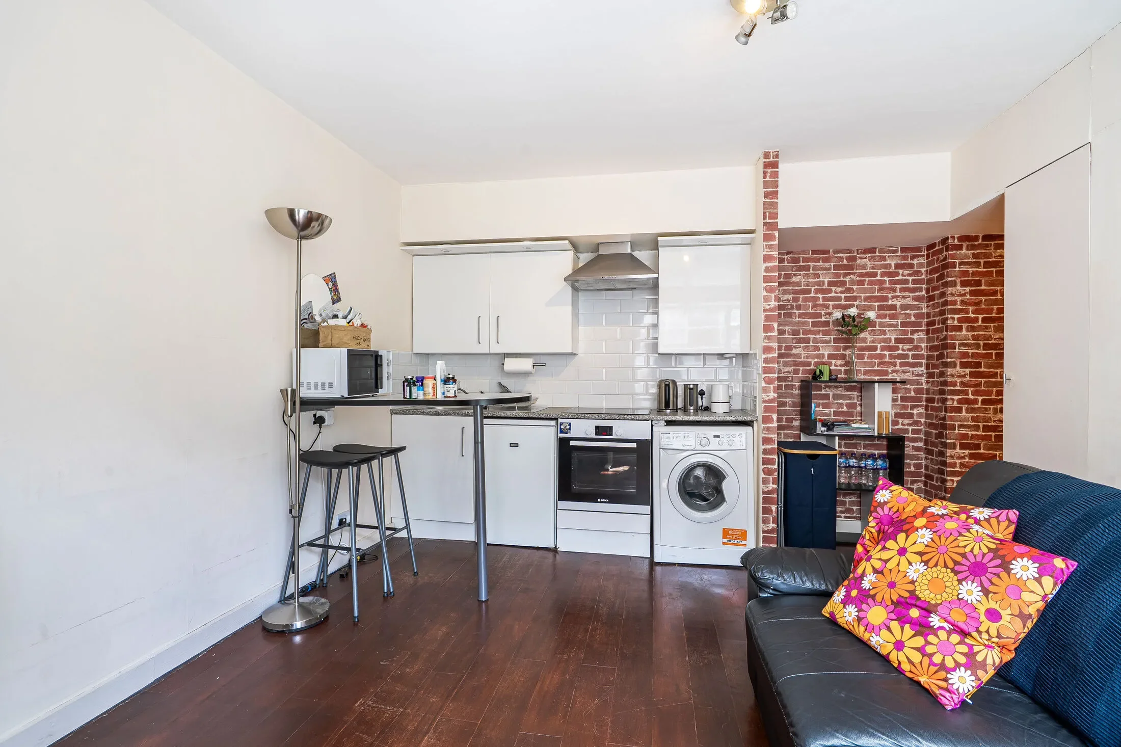 Flat Sloane Avenue in Greater London