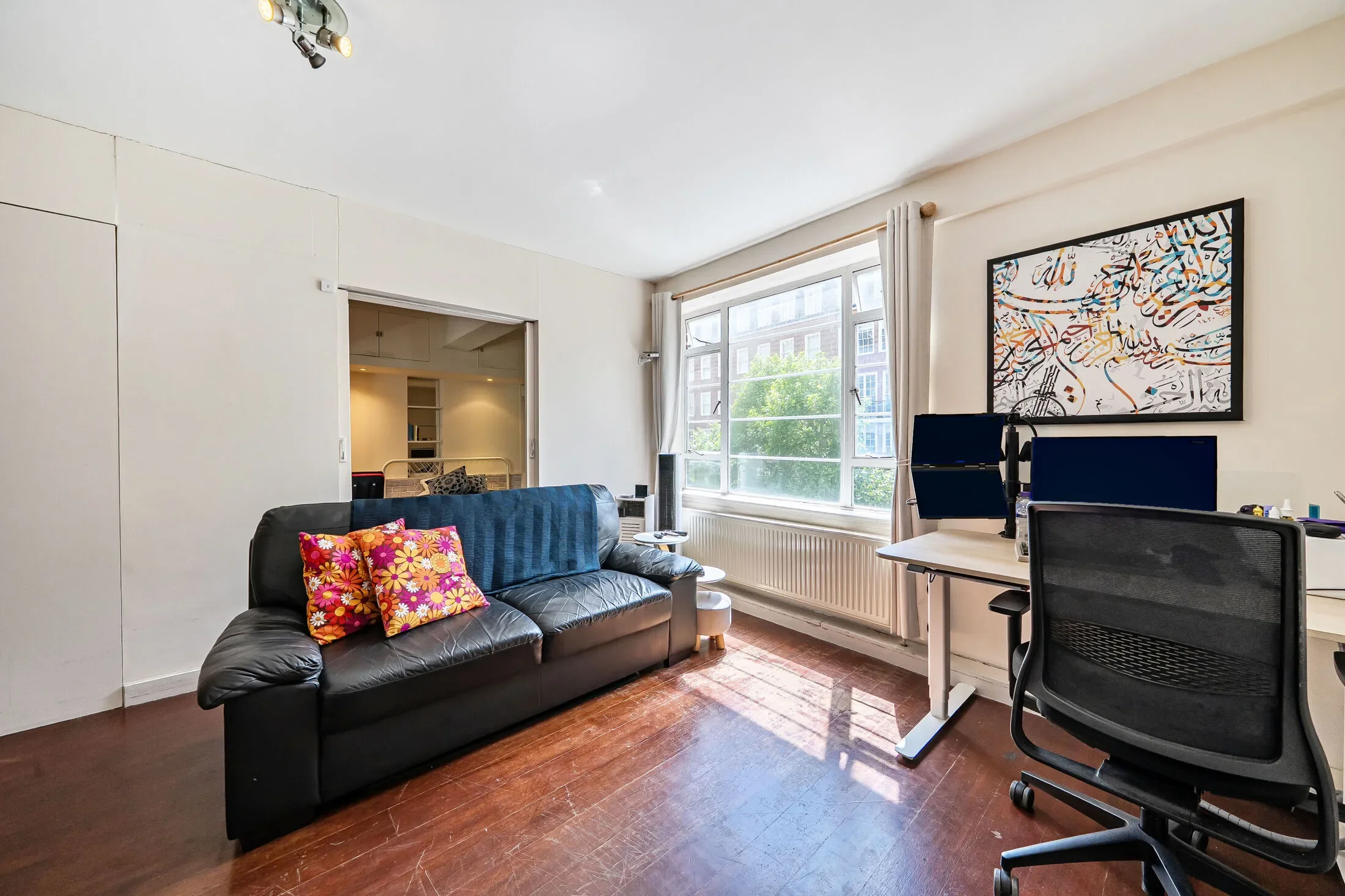 Flat Sloane Avenue in Greater London