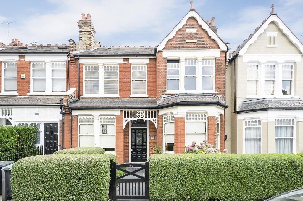 House Rosebery Road in Greater London