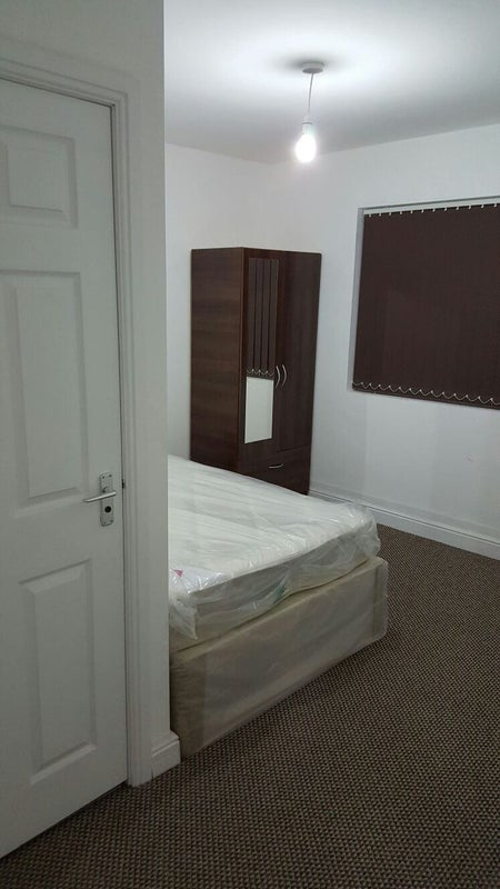 Room Pensnett Road in Brierley Hill