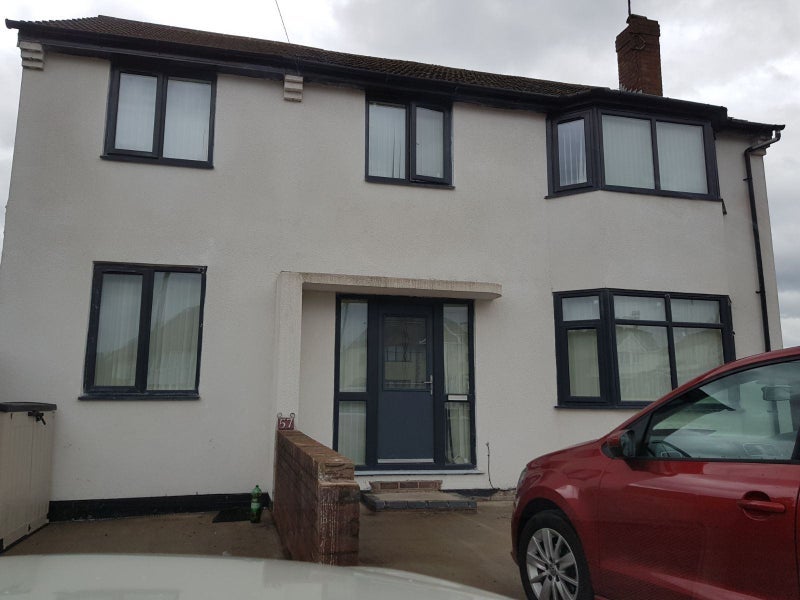 Room Pensnett Road in Brierley Hill