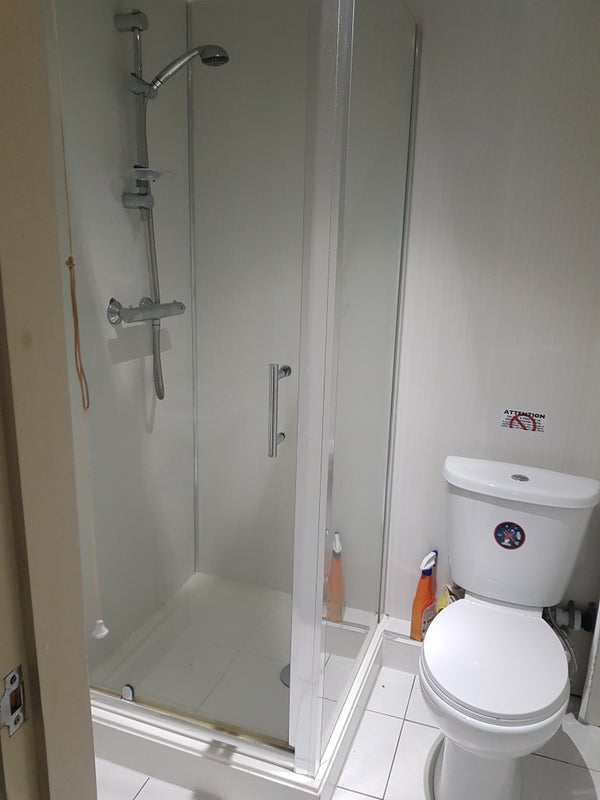 Room Pensnett Road in Brierley Hill