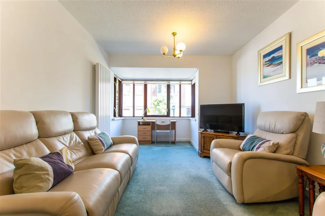 Flat Abernethy Quay in Swansea