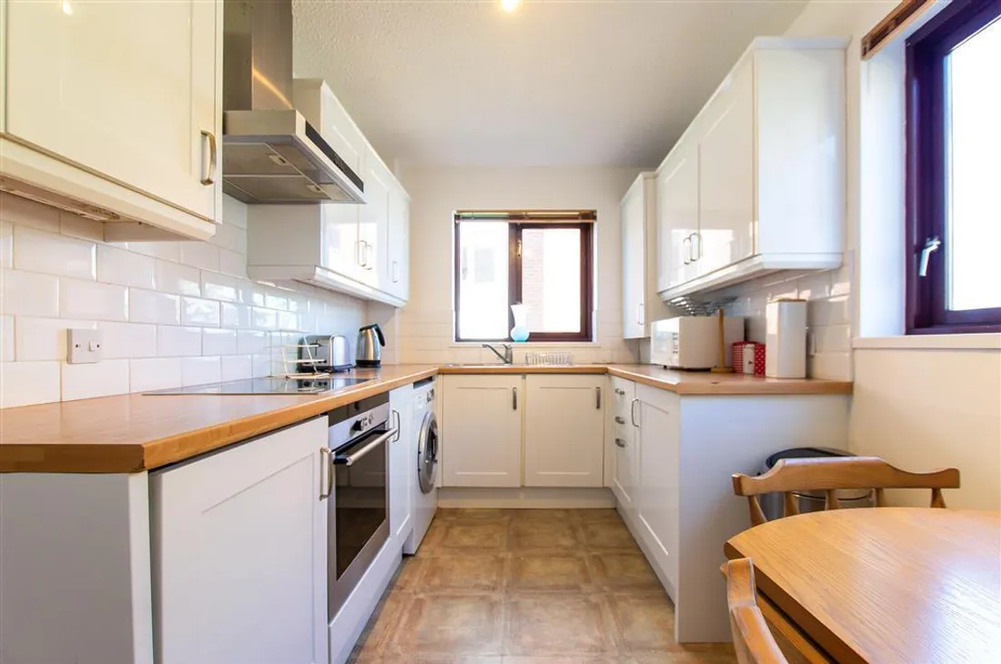 Flat Abernethy Quay in Swansea