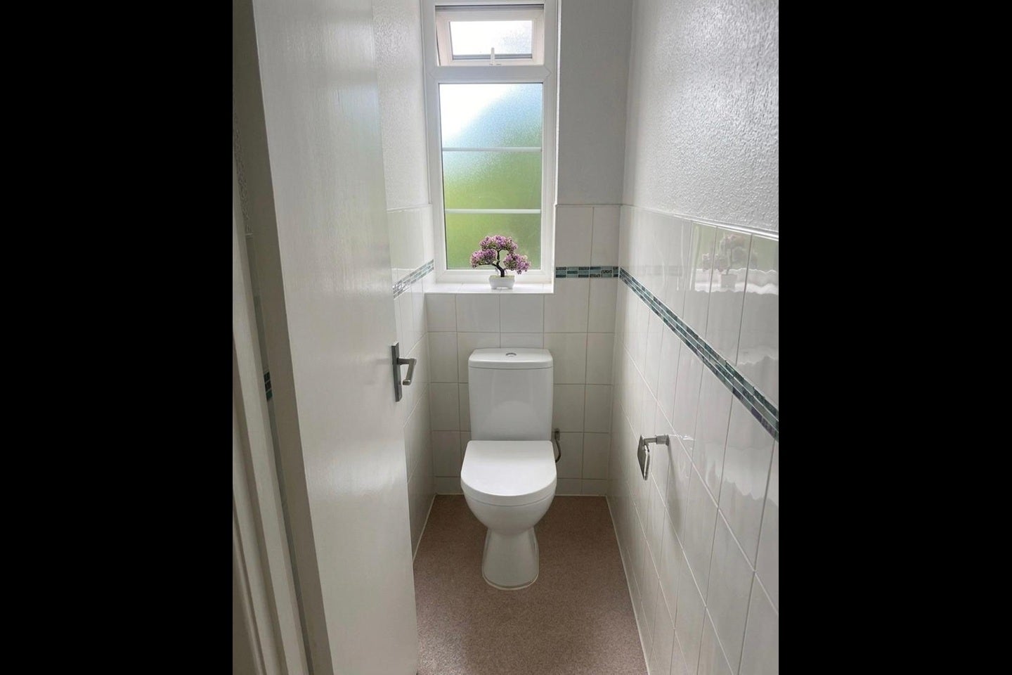 Room North Circular Road in Greater London