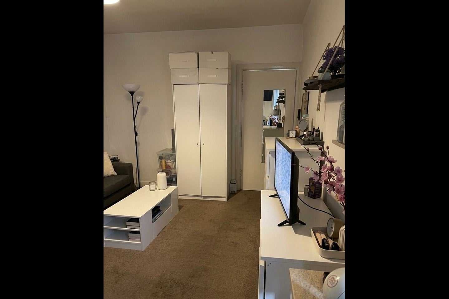 Room North Circular Road in Greater London