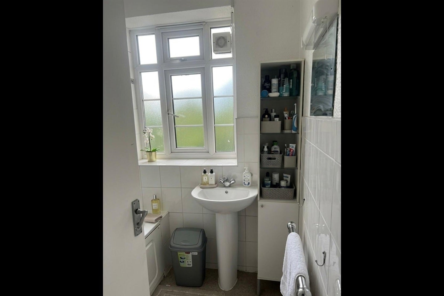 Room North Circular Road in Greater London