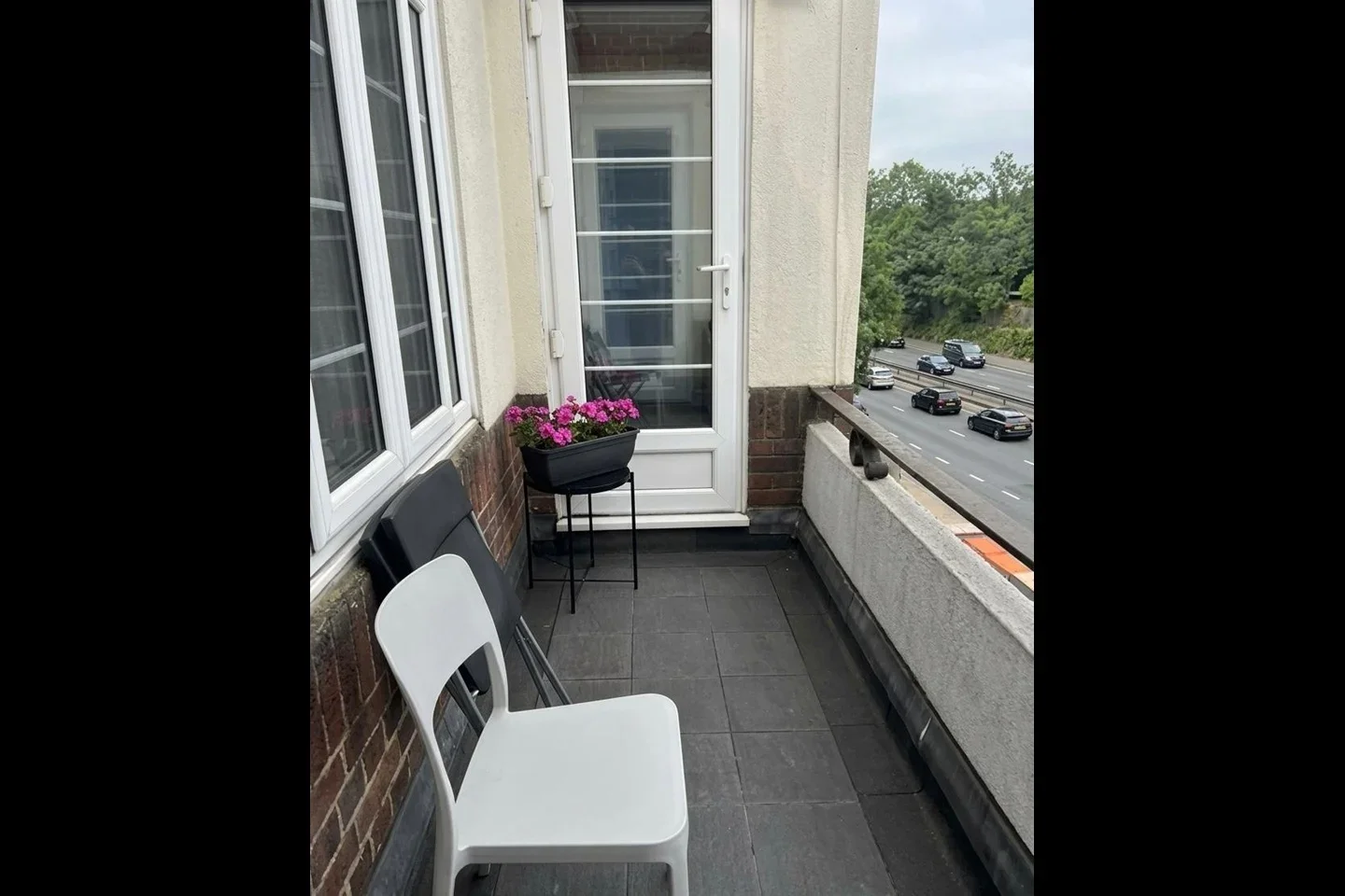Room North Circular Road in Greater London
