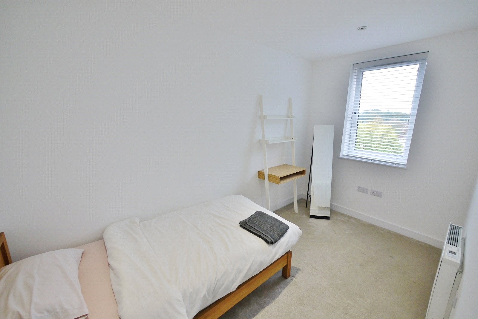 Flat New Road in Brentwood