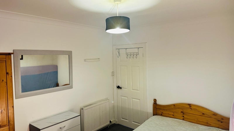 Room Kingsheath Avenue in Rutherglen
