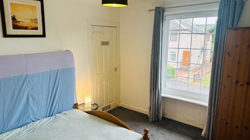 Room Kingsheath Avenue in Rutherglen