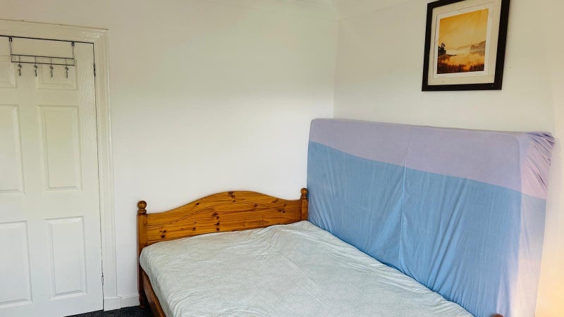 Room Kingsheath Avenue in Rutherglen