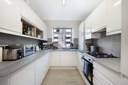 Flat Lowth Road in Greater London