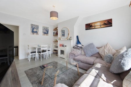 Flat Lowth Road in Greater London