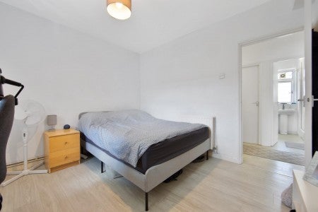 Flat Lowth Road in Greater London