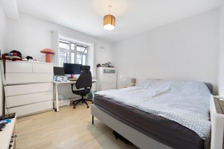 Flat Lowth Road in Greater London