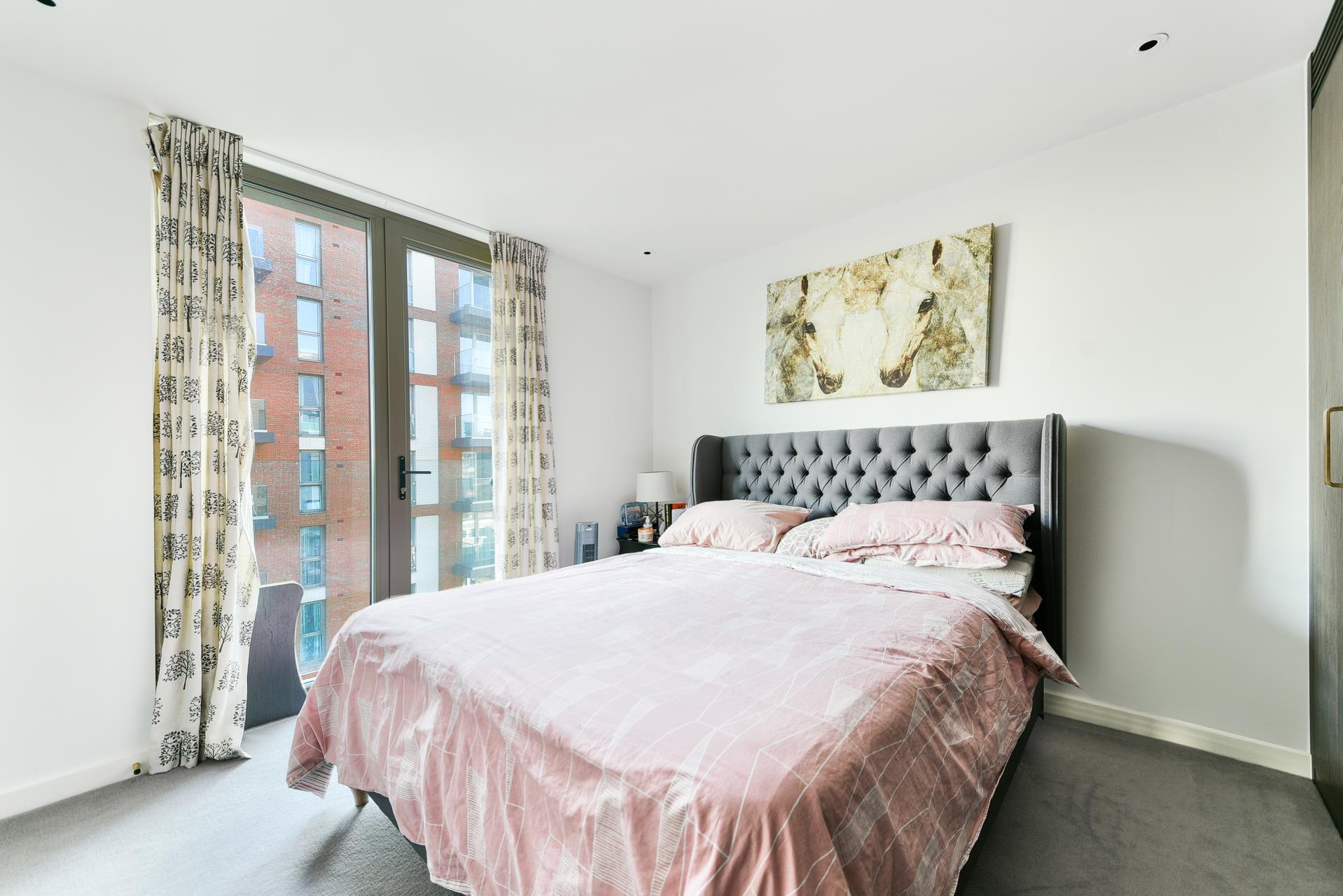 Flat Heritage Lane in Greater London