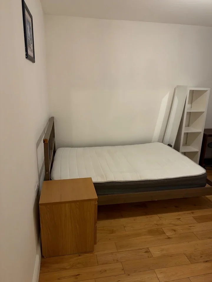 Room Franks Avenue in Greater London