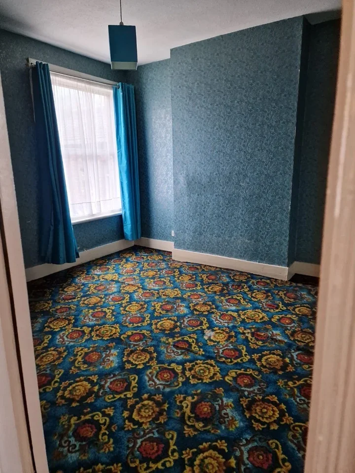 House Mostyn Avenue in Greater London