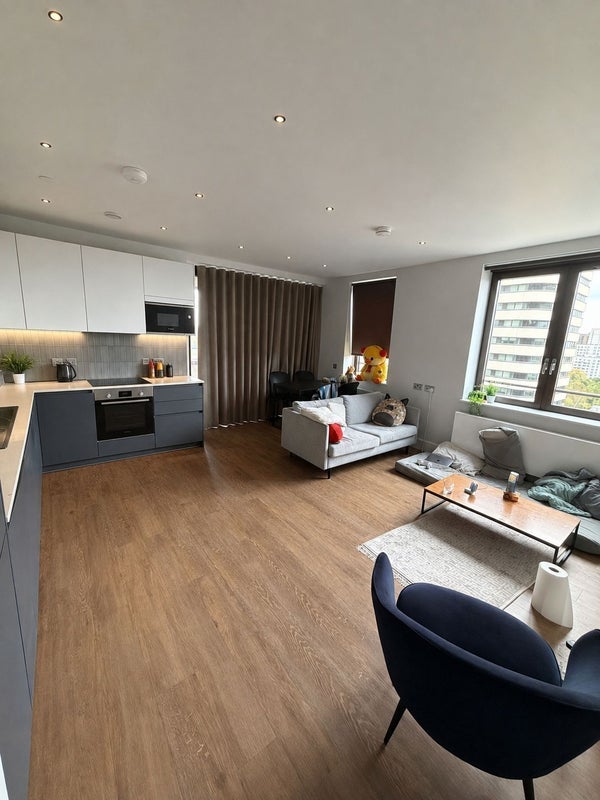 Room Park Lane in Greater London
