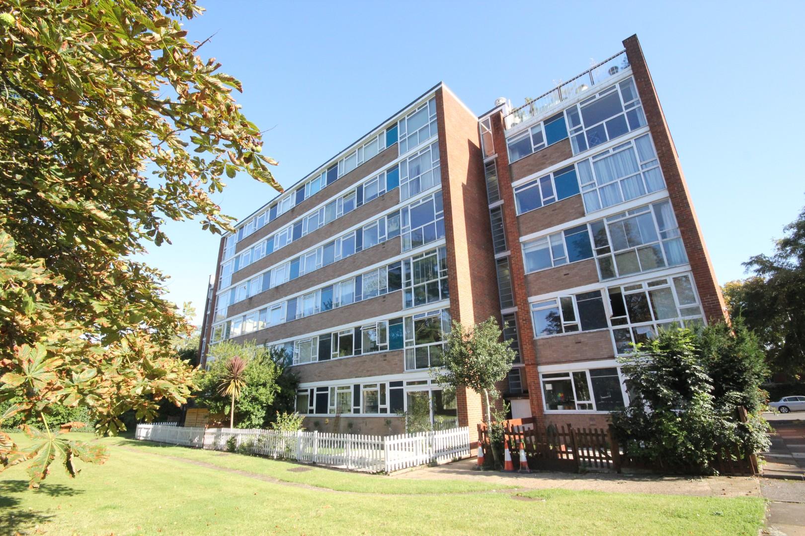 Flat Portinscale Road in Greater London