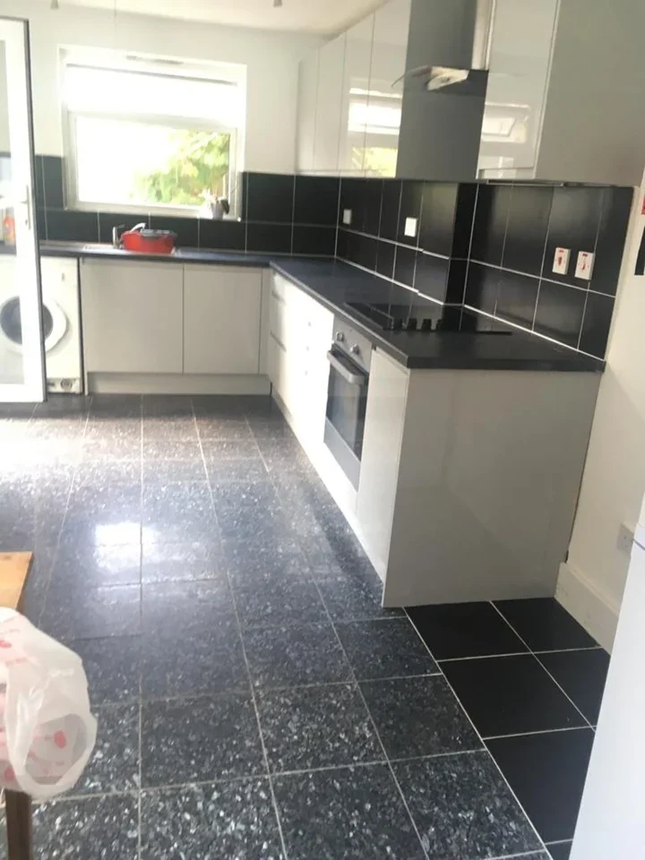 Room Clonmell Road in Greater London