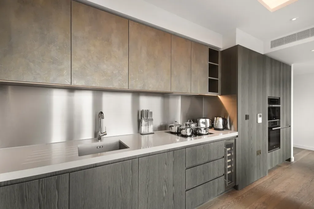 Flat Carnation Way in Greater London