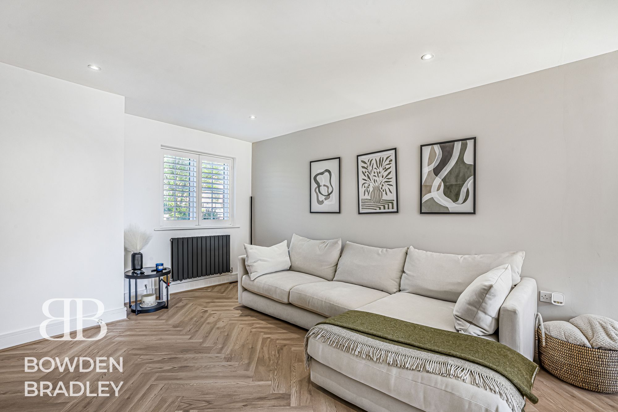 House Five Oaks Lane in Greater London