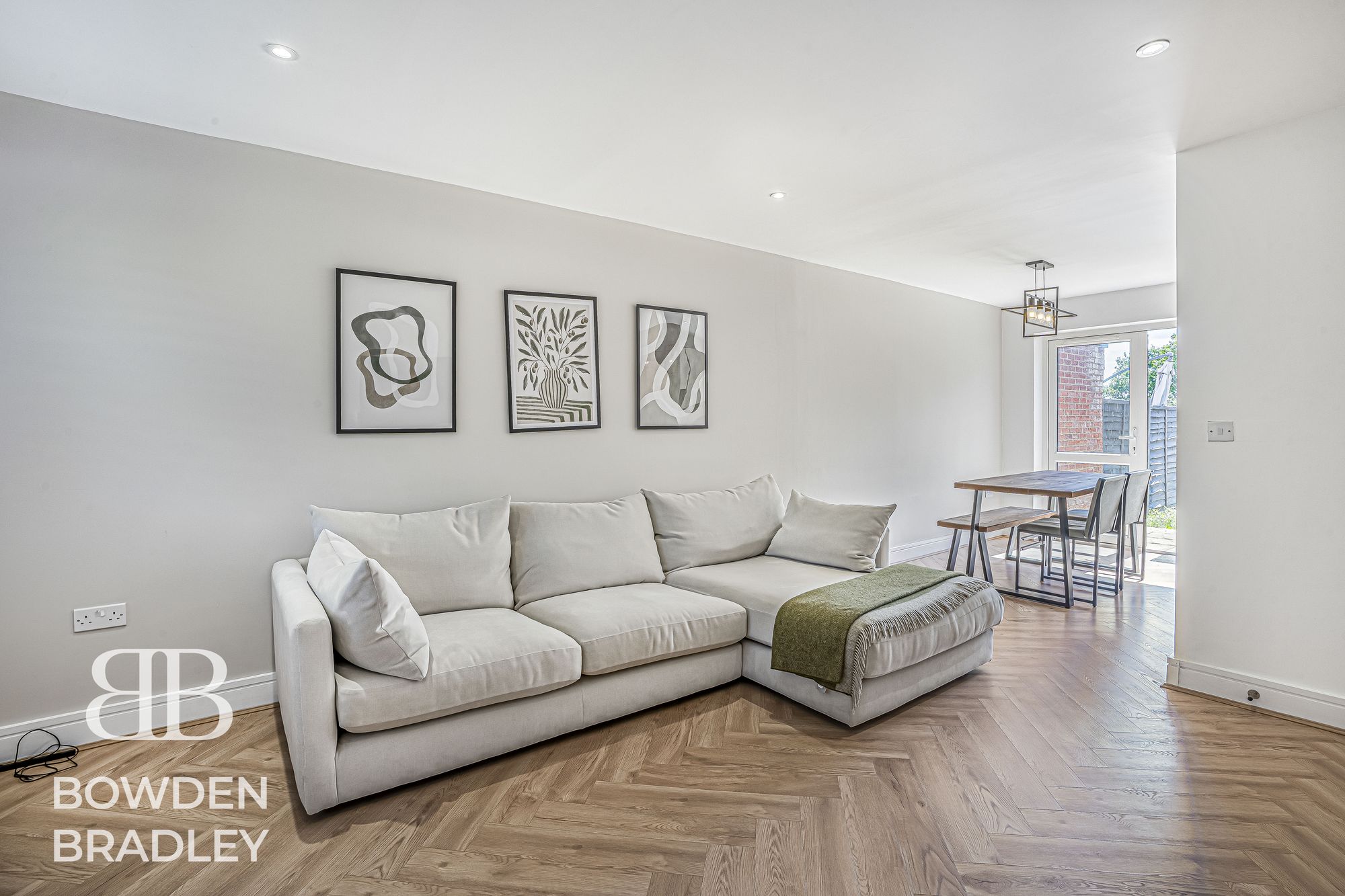 House Five Oaks Lane in Greater London