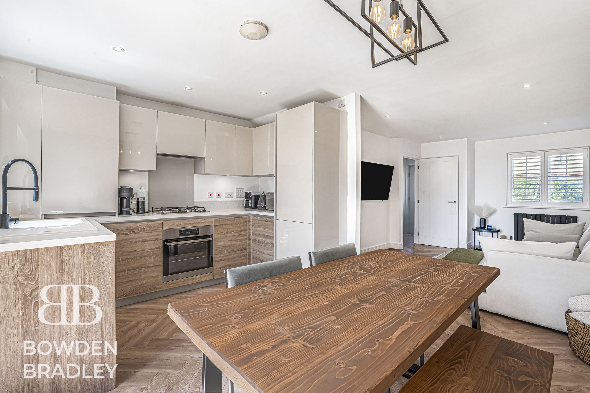 House Five Oaks Lane in Greater London