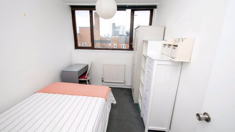 Room Crondall Street in Greater London