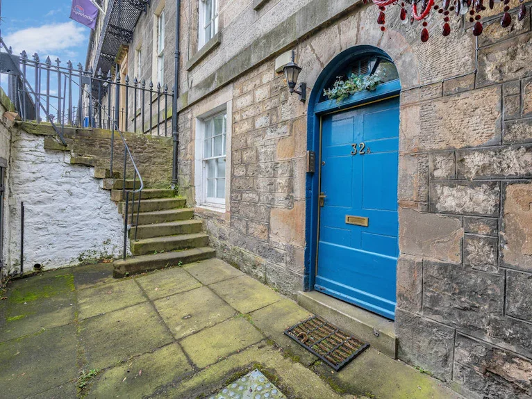Flat Queen Street in City of Edinburgh