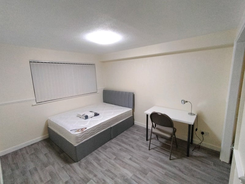 Flat Ashvale Crescent in Glasgow