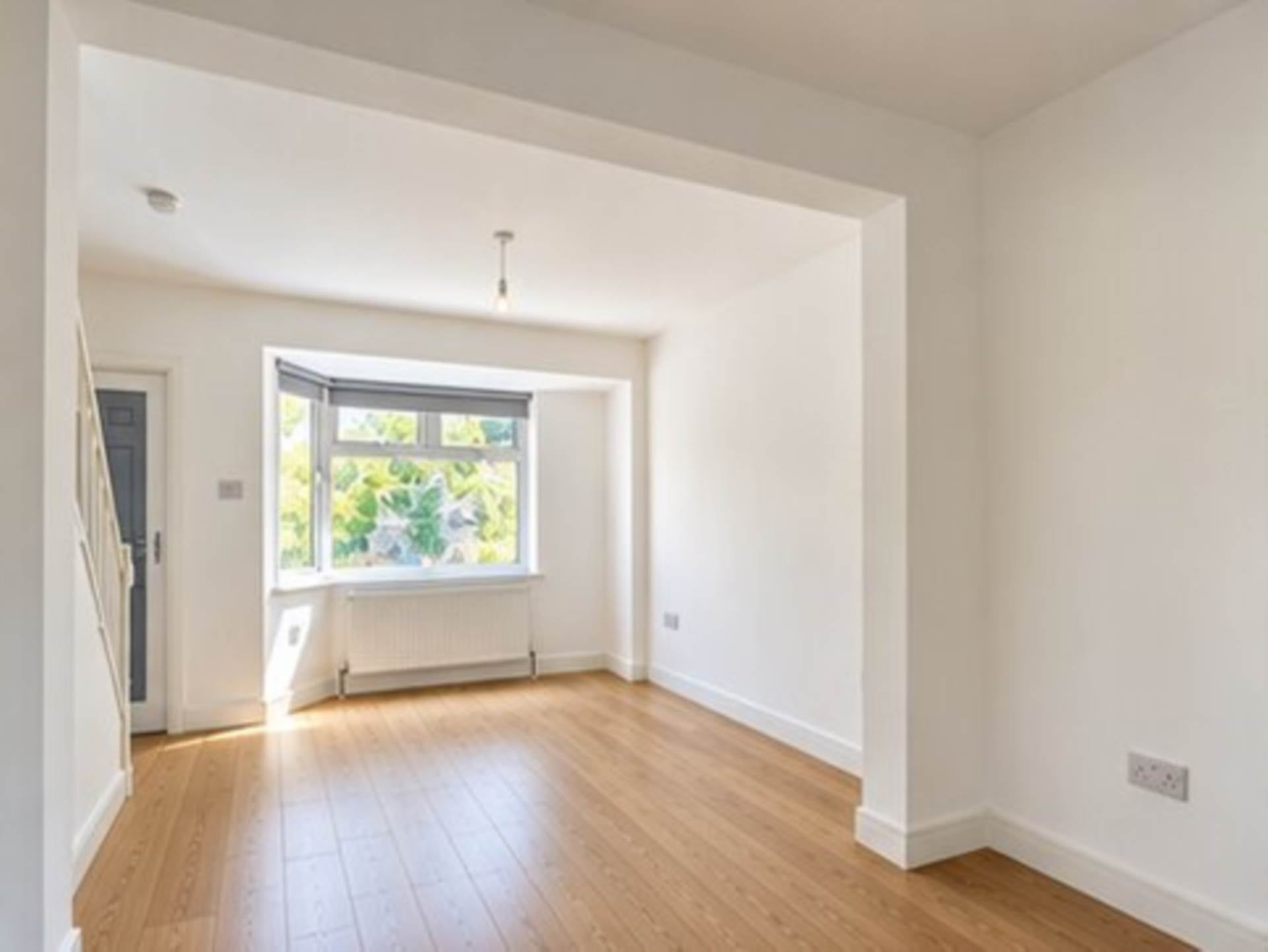 House Reynolds Avenue in Greater London