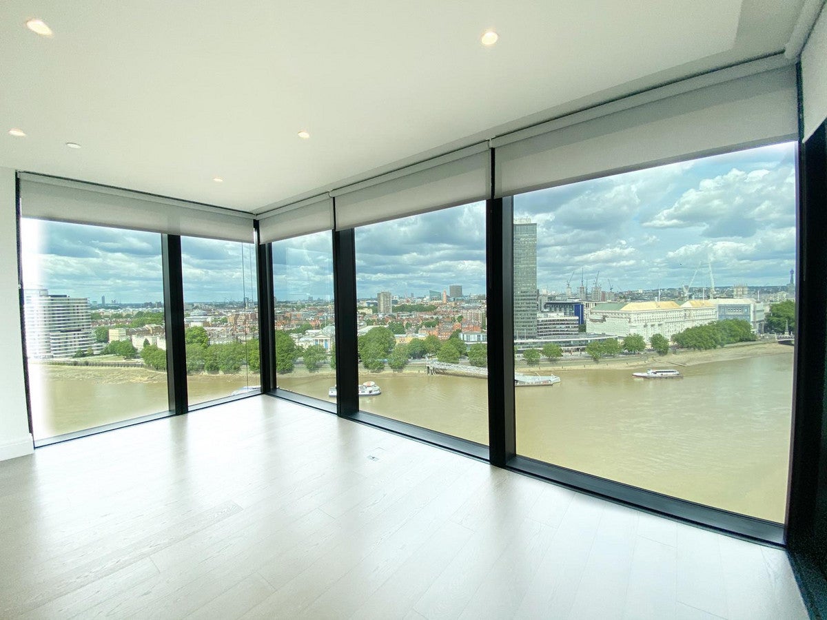 Flat Albert Embankment in Greater London