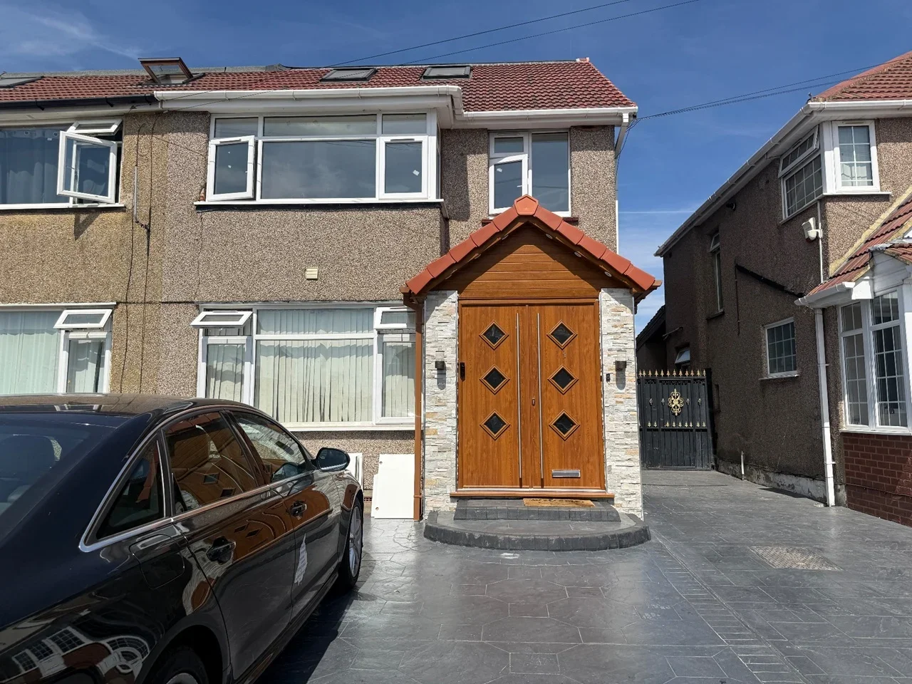 House Wentworth Crescent in Greater London