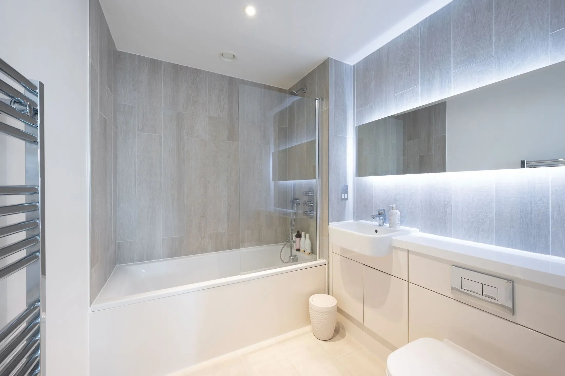 Flat Beatrice Place in Greater London